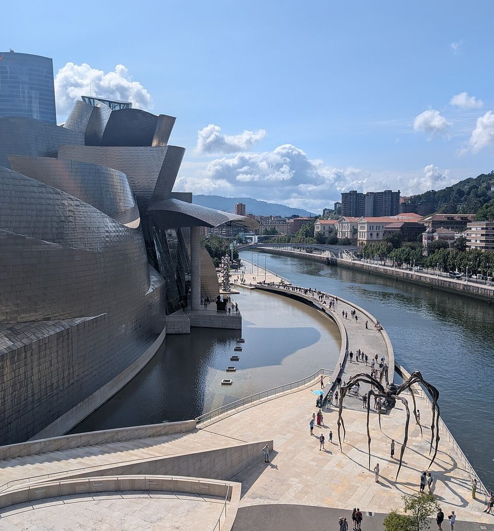 Guggenheim Museum Bilbao and Nervión River 01