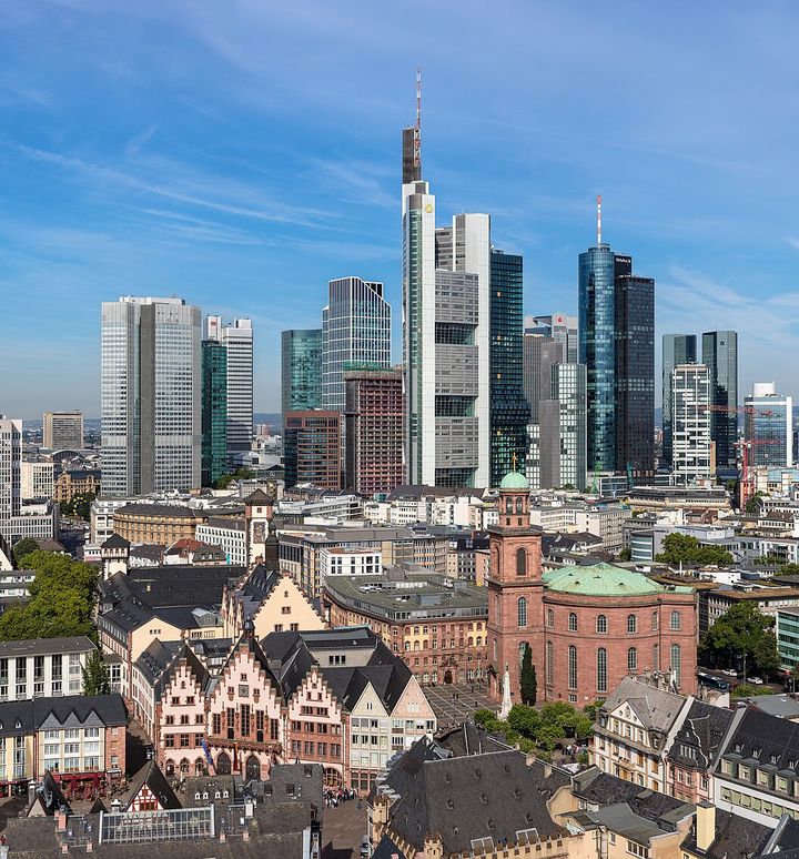Frankfurter Altstadt mit Skyline 2019