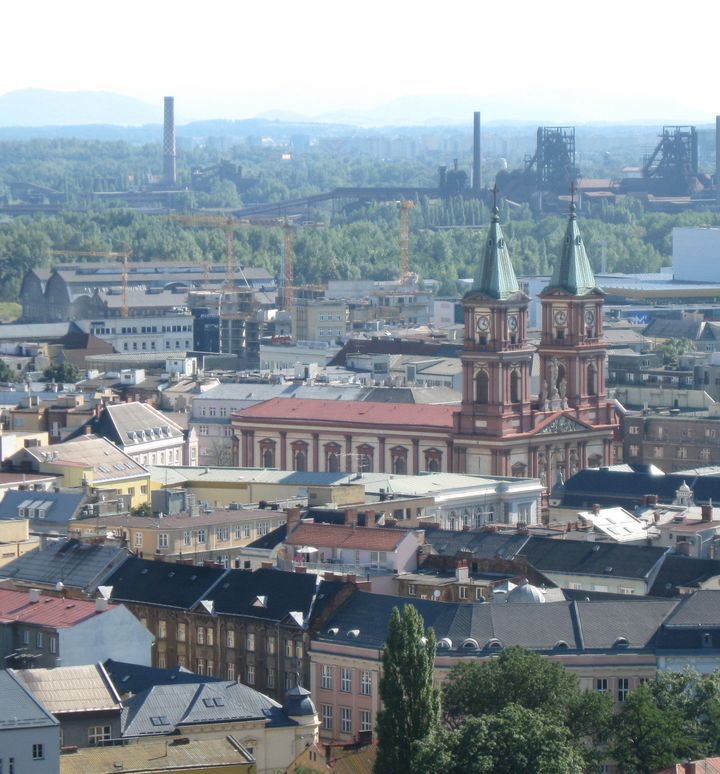 Katedrála Božského Spasitele, Nová Karolina a Dolní oblast Vítkovic, pohled z Nové radnice, srpen 2011, Ostrava